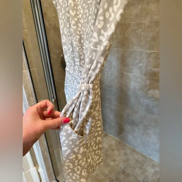 Cheetah romper - Picture 4 of 5